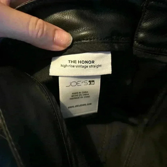 THE HONOR
HIGH RISE STRAIGHT ANKLE‎ // VEGAN LEATHER // BLACK - Picture 8 of 9